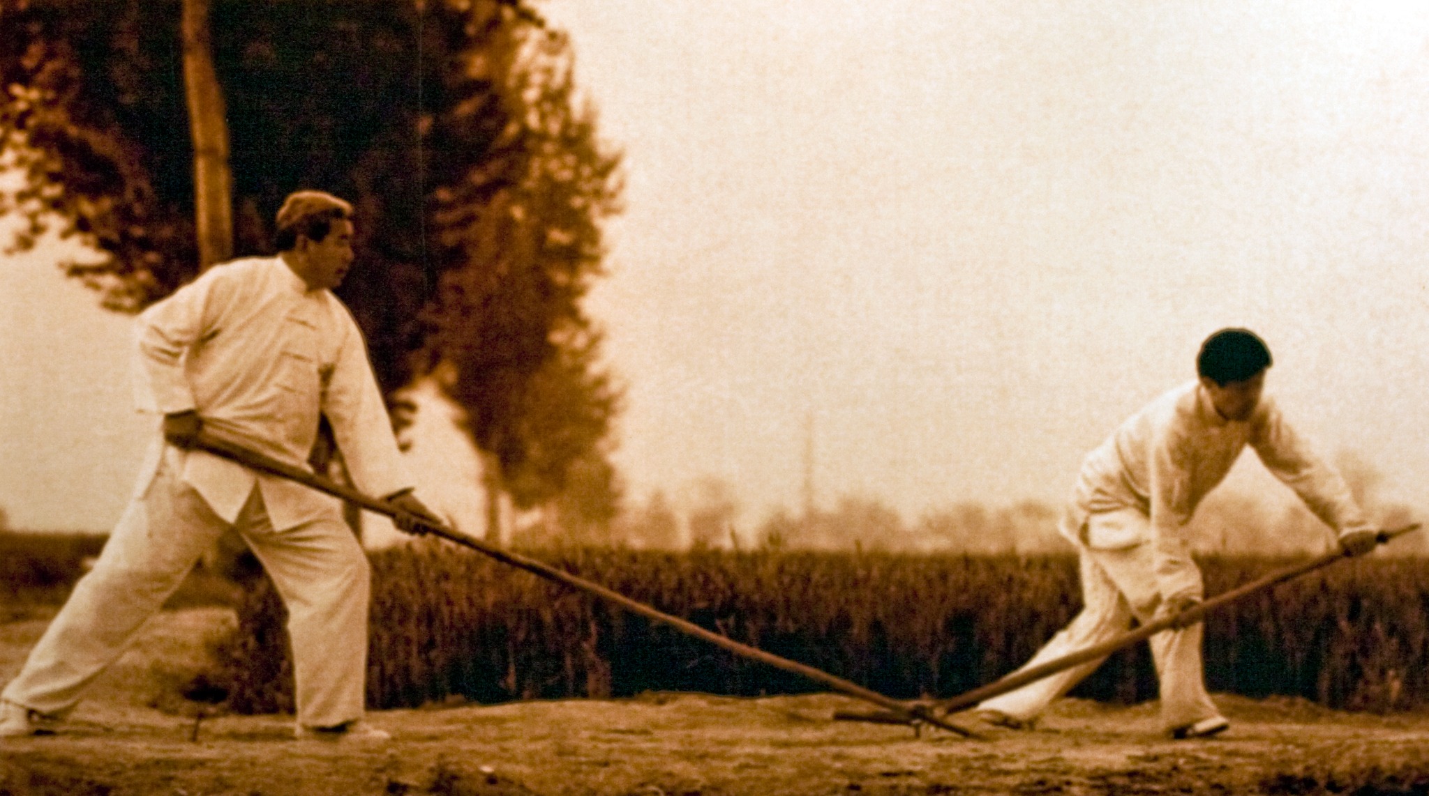 Chen Chunlei and Chen Zhenglei practicing traditional weapon sparring in Chenjiagou