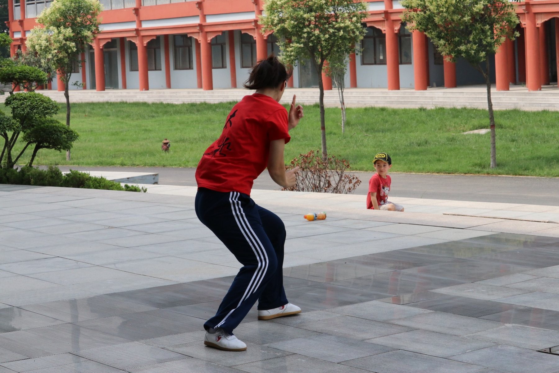 Master Chen Huixian demonstrating a Chen Taijiquan transition in a Chenjiagou courtyard