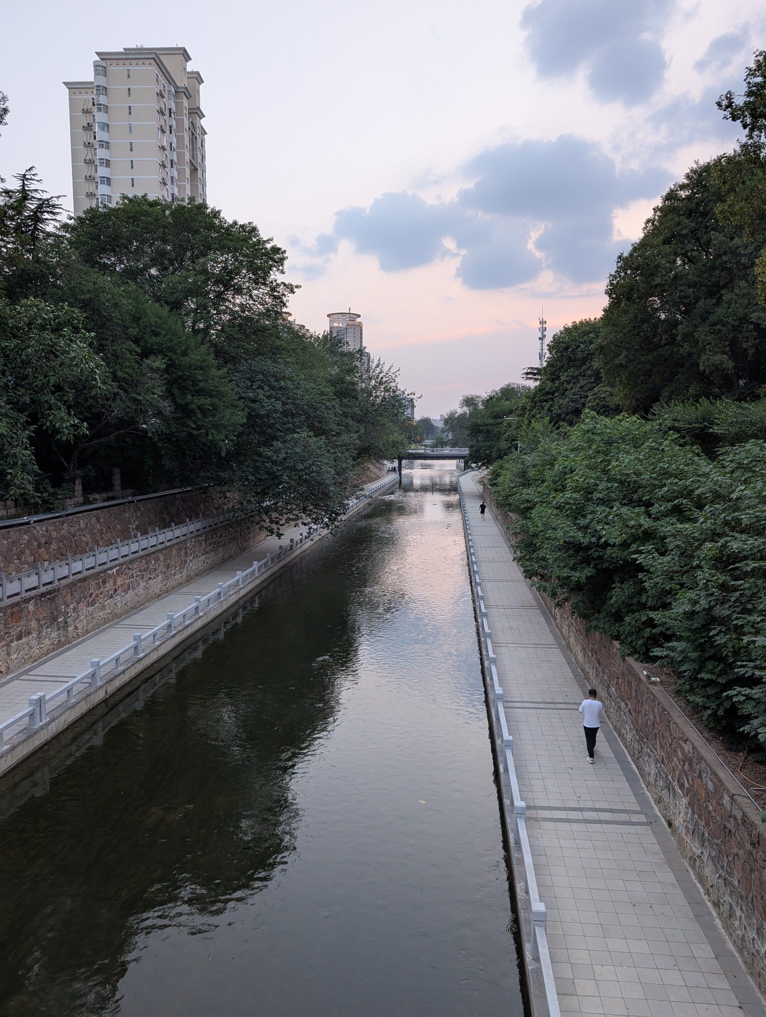 Canal path through Zhengzhou at dusk